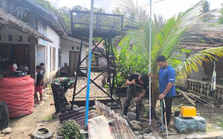 Pemasangan rangka tandon air