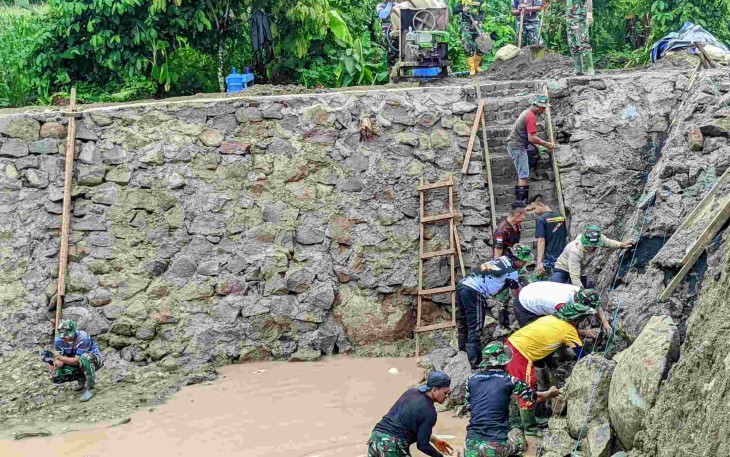 Pembuatan embung Desa Barua 