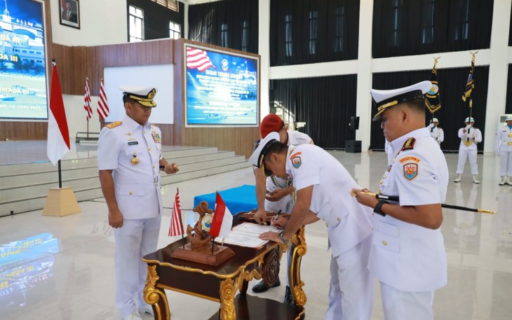 Pangkoarmada III Laksda TNI Hersan saat sertijab 