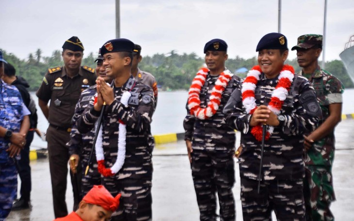 Penyambutan satgas Trisila TNI AL 2025 di Morotai 