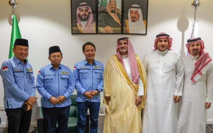Dirjen Penyelenggaraan Haji dan Umrah yang juga Penanggung Jawab Petugas Penyelenggara Ibadah Haji (PPIH) Arab Saudi Hilman Latief bertemu dengan Deputi Bidang Hubungan Luar Negeri Kementerian Haji dan Umrah Arab Saudi Hasan Munakirah