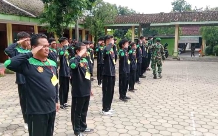 Babinsa Koramil Kendal Berikan Pelatihan PBB Kepada Pemuda Ansor