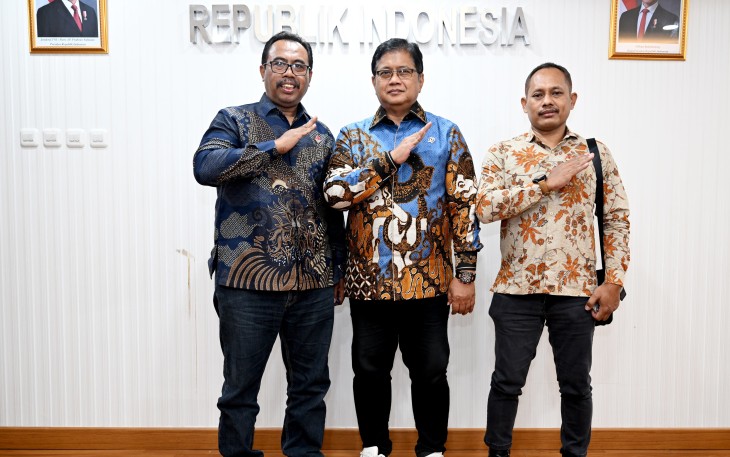 Wakil Menteri Transmigrasi Viva Yoga Mauladi menerima kunjungan Ketua Umum Dewan Pengurus Pusat Perhimpunan Anak Transmigran Republik Indonesia (DPP PATRI) Bambang Sulistiyo dan Sekjen Imam Muhadi