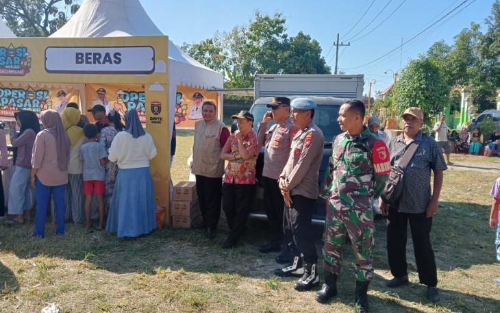 Babinsa Koramil Karanganyar Bersinergi Cek Operasi Pasar Murah di Hari Jadi Ngawi ke-667
