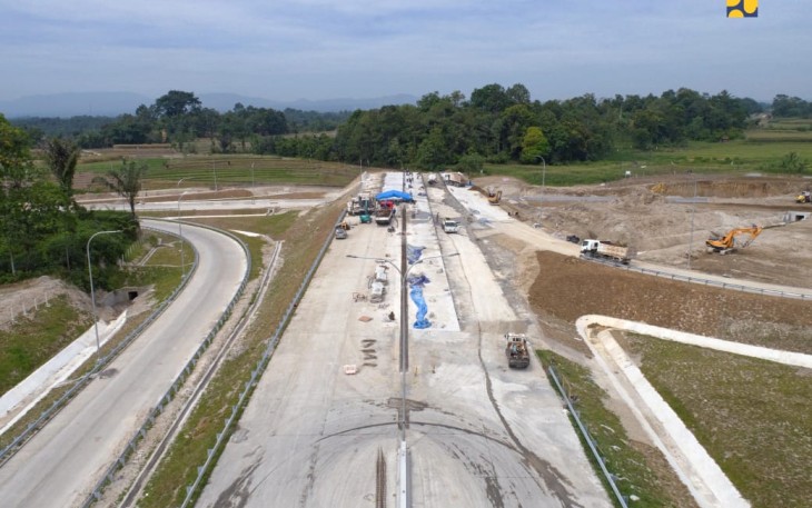 Seksi 4 Tol Kuala Tanjung - Tebing Tinggi - Parapat