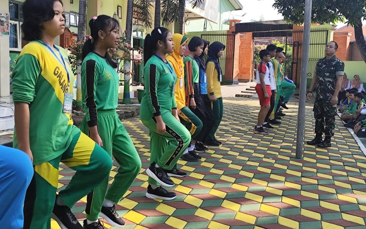 Danposramil Manguharjo Berikan Materi Wawasan Kebangsaan dan PBB bagi Siswa SMP 13 Kota Madiun dalam MPLS