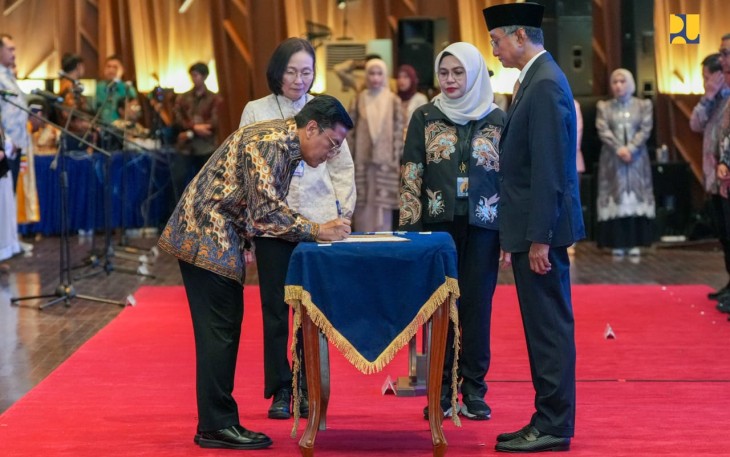 Menteri Pekerjaan Umum Dody Hanggodo melantik 520 pejabat struktural yang terdiri dari 65 Pejabat Tinggi Pratama (Eselon II) dan 455 Pejabat Administrator (Eselon III) di lingkungan Kementerian PU, Jumat (18/7/2025)