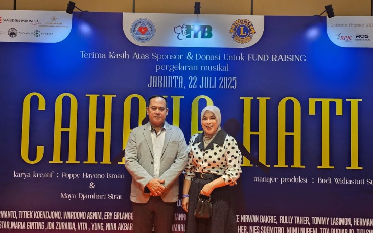 Komandan Gugus Keamanan Laut (Guskamla) Koarmada III Laksma TNI Tomi Erizal, S.E., M.M., didampingi Ketua Cabang 6 Daerah Jalasenastri Armada III Ny. De Sri Tomi Erizal, hadir dalam pagelaran musikal bertajuk Cahaya Hati