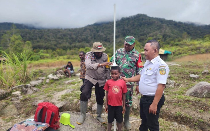 Babinsa Koramil 1710-05/Jila Bersama Puskesmas Lakukan Pusjaki Untuk Berikan Layanan Kesehatan Kepada Masyarakat
