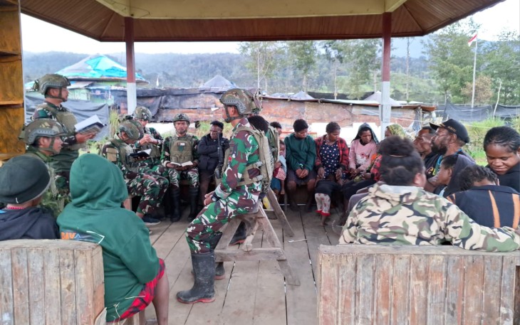 Minggu Kasih Satgas TNI di Tanah Papua: Ibadah Bersama Warga Eronggobak Hadirkan Damai dan Harapan