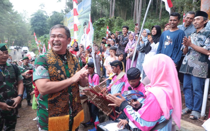 Kepala Staf Angkatan Darat (Kasad) Jenderal TNI Maruli Simanjuntak, M.Sc., meresmikan fasilitas pengairan dan pipanisasi pertanian di Desa Legok, Kecamatan Bantarkawung, Kabupaten Brebes, Selasa (5/8/2025)
