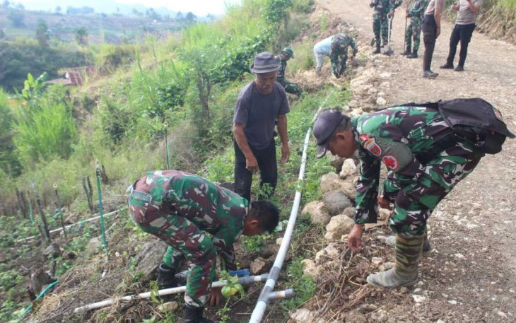 Penanaman bibit pohon di lokasi TMMD Kodim Enrekang 