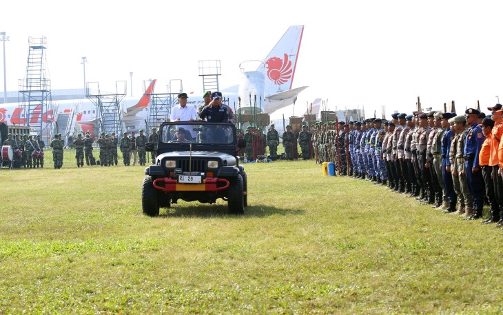 Menteri Lingkungan Hidup Dr. Hanif Faisol Nurrofiq, S.Hut., M.P. mempimpin Apel Kesiapsiagaan Penanganan Karhutla Provinsi Kalimantan Selatan di Lapangan Udara Sjamsuddin Noor pada Kamis (7/8)