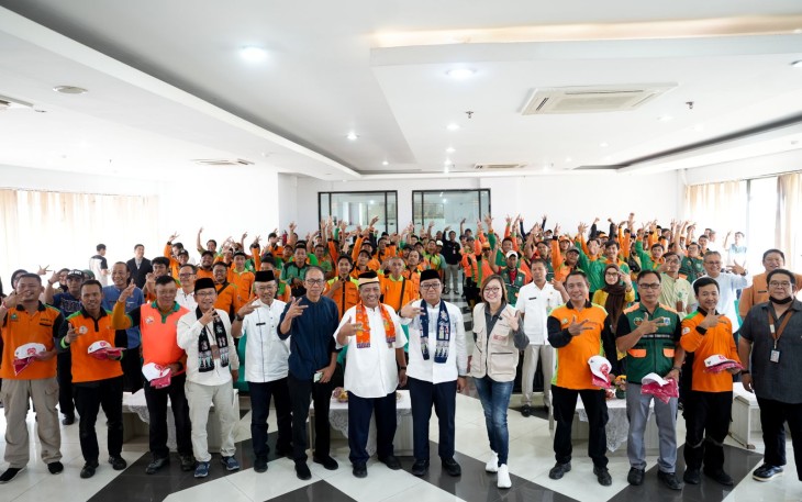 Kementerian Ekonomi Kreatif (Kementerian Ekraf) mengapresiasi para petugas Dinas Lingkungan Hidup (DLH) DKI Jakarta yang turut andil saat Karnaval Kemerdekaan dan Hari Ulang Tahun ke-80 Republik Indonesia