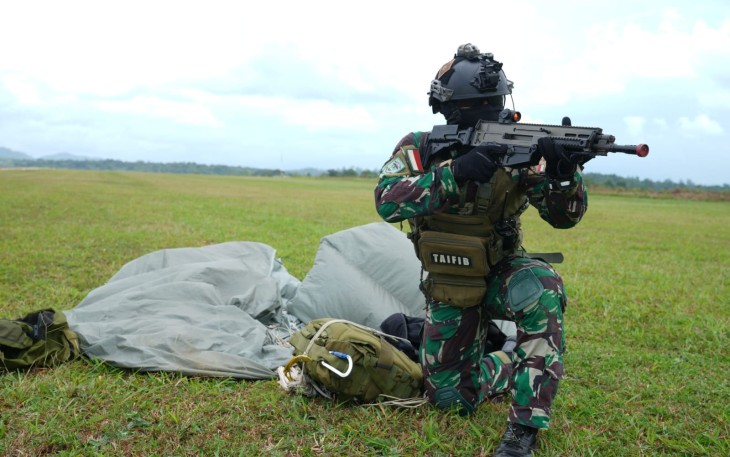 Pasukan Khusus TNI Sukses Laksanakan Infiltrasi Udara dan Sabotase Sasaran di Dabo Singkep