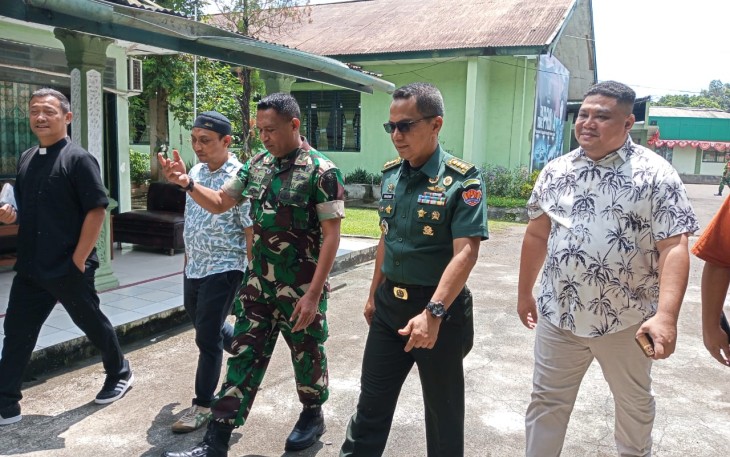 Tokoh adat Kota Bitung, Ical Mamuntu turut hadir dalam penyambutan Tim Pembinaan Teritorial(Binter)TNI AD di Makodim 1310/Bitung, Rabu (10/9)
