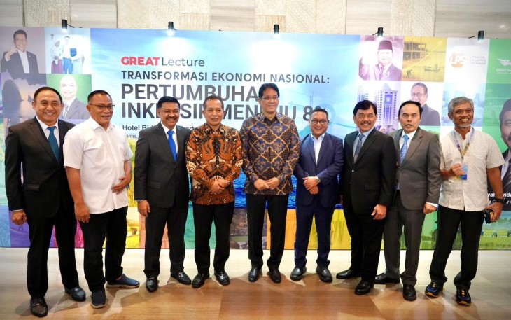 Menkop Ferry Juliantono foto bersama dalam acara Great Institute Lecture di Jakarta, Kamis (11/9)