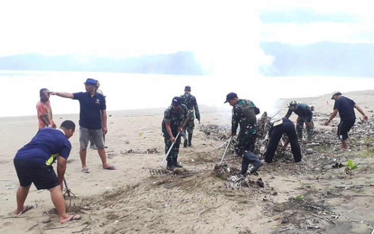 Aksi bersih pantai Blado Kabupaten Trenggalek 