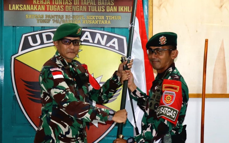 Danyonarmed 12 Kostrad Letkol Arm Dr Erlan Wijatmoko menerima serah terima tugas Satgas Pamtas RI-RDTL