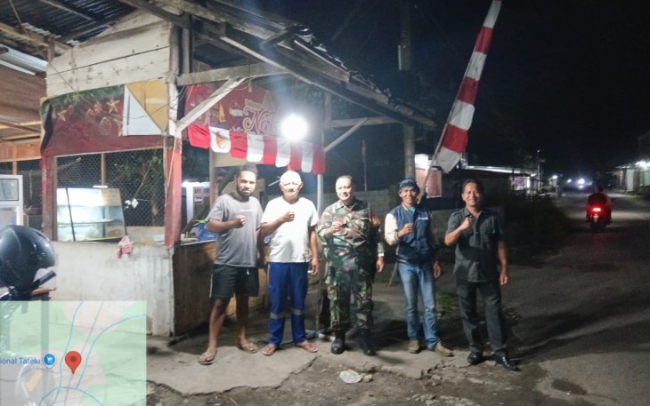 Personil Kodim 1310/Bitung Bersama Warga Desa Tatelu Gelar Patroli Pos Kamling