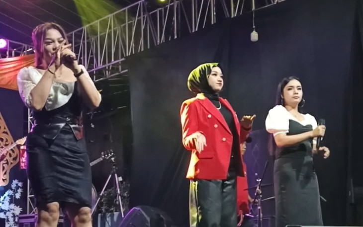 Artis dangdut menggoyang Kartasura
