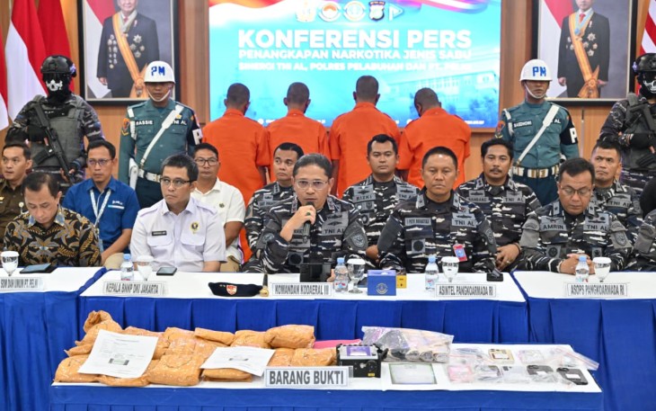 Komandan Kodaeral III Jakarta Laksda TNI Uki Prasetya 
