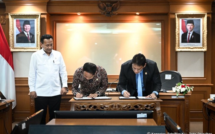Penandatanganan MoU antara Menhut Raja Juli bersama Menkeu Purbaya di Jakarta 