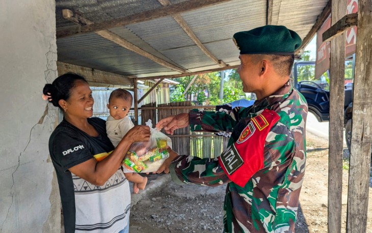 Jum'at berkah Satgas Pamtas Yonarmed 12 Kostrad 