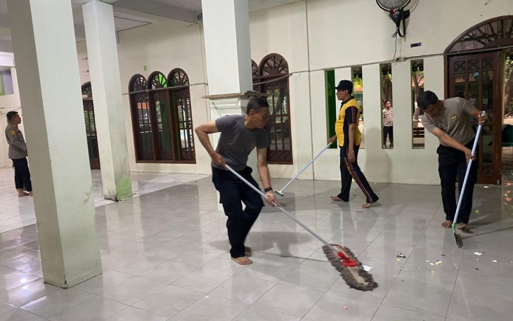 Aksi peduli personel Polres Metro Jakut 