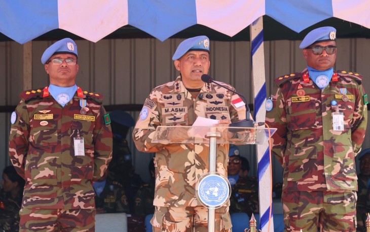 Deputy Force Commander (DFC) MINUSCA, Mayor Jenderal TNI Maychel Asmi, P.S.C, S.E., M.Han., pimpin upacara Medal Parade gabungan bagi prajurit Bangladesh Battalion ke-11 (BANBAT-11) dan Bangladesh Level-2 Plus Hospital (BANMED-2/3) di Bouar, Republik Afrika Tengah, Jumat (7/11/2025)