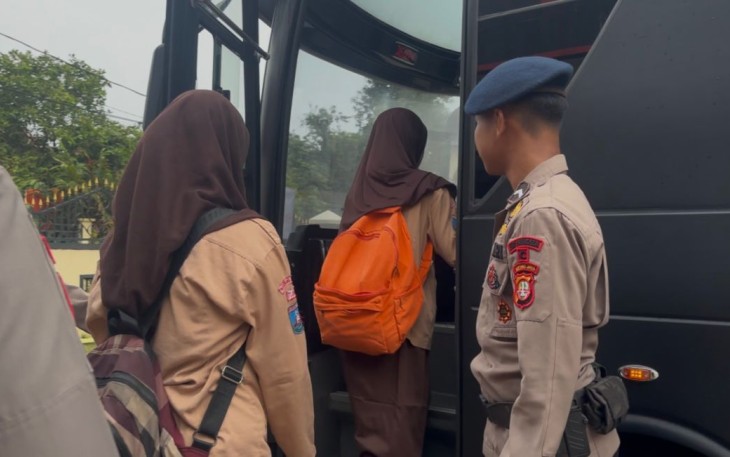 Bus sekolah gratis Brimob Polda Metro Jaya 