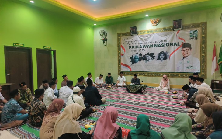 Suasana Acara Tasyakuran di Kantor DPC PKB Kabupaten Blitar Atas Dianugerahkannya Pahlawan Nasional kepada Gus Dur, Marsinah dan K.H. Syaikhona Kholil (Foto : ist.)