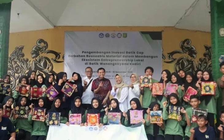 UNM Gandeng Siswa SMPN 1 Pagu Beri Pelatihan Membatik