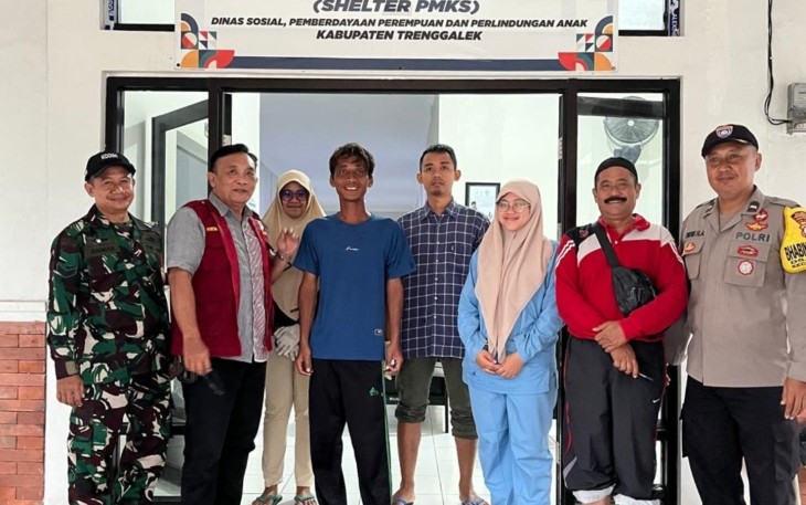 TNI–Polri Bergandengan Tangan Evakuasi ODGJ di Trenggalek