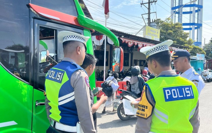 Satlantas Polres Kendal Gelar Ramp Check dan Pemeriksaan Kesehatan demi Keselamatan Transportasi Publik