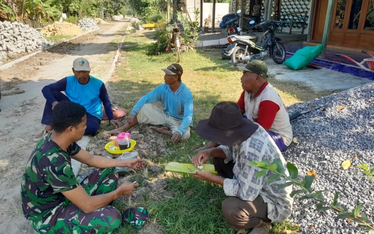 Babinsa Komsos Dengan Warga Binaan