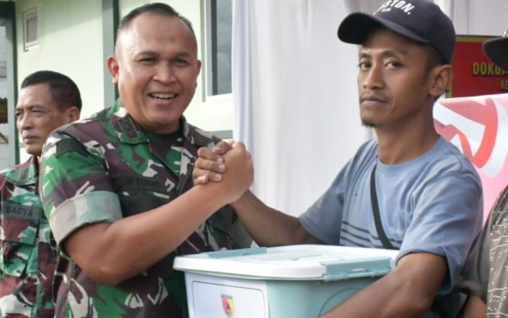 Danrem 081/DSJ Kolonel Arm Untoro Hariyanto meninjau progres pembangunan Koperasi Desa/Kelurahan Merah Putih (KDKMP) di Desa Krisik, Kecamatan Gandusari, Kabupaten Blitar, Sabtu (6/12/2025)