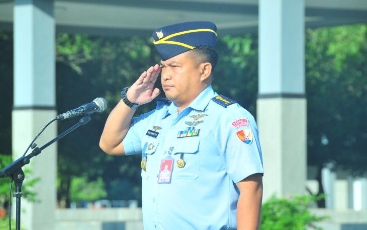 Kadispers Lanud Adisutjipto Tekankan Disiplin dan Keamanan di Upacara Bendera Lapangan Jupiter