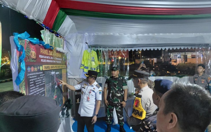 Dandim 1310/Bitung bersama Bupati Minahasa Utara, Joune Ganda dan unsur Forkopimda lainnya saat meninjau pos Pengamanan Nataru