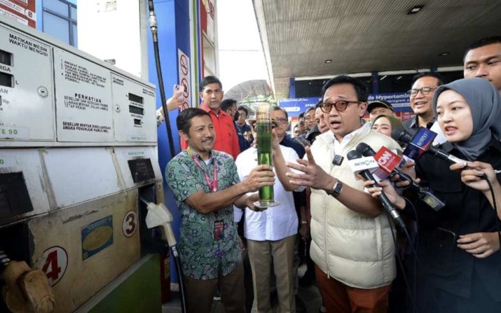 Wakil Ketua Komisi XII DPR RI, Bambang Haryadi, beserta tim, saat sidak ke Stasiun Pengisian Bahan Bakar Umum (SPBU) Pertamina Cibubur, Jakarta Timur, Kamis (27/2/2025)