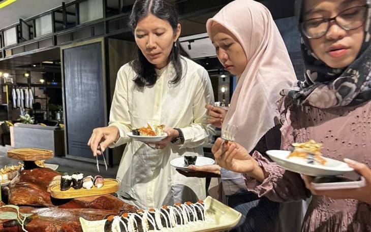Sensasi pengunjung menikmati hidangan buka puasa di Rooms Inc Semarang 