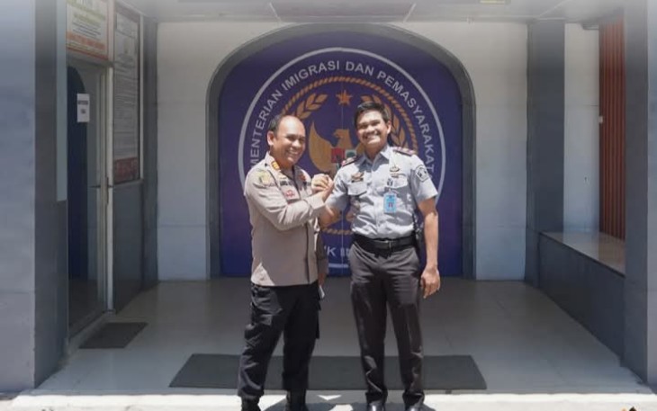 Karutan Pangkalan Brandan Poto Bersama Kapolsek Brandan Usai Gelar Silaturahmi.