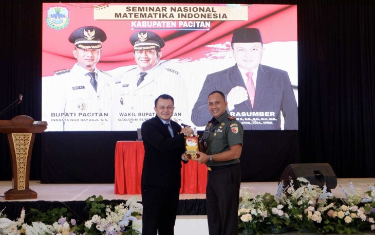 Dandim 0801/Pacitan Letkol Arh Imam Musahirul bersama Master Setiawan 