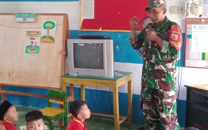 Sentuhan Motivasi Babinsa di TK Aisyiyah An Nur Banjarsari Wetan