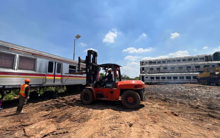 KAI Logistik Tangani Pemindahan dan Penataan 40 KRL Afkir