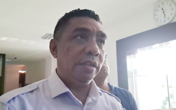 Kajari Karanganyar, Roberth Jimmy Lambila, saat memberikan keterangan kepada wartawan, Jumat (1/8/2025).