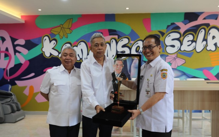 Wakil Menteri Sosial, Agus Jabo Priyono dalam audiensi dengan perwakilan pemerintah kabupaten Brebes dan DPRD Jawa Tengah, di Kantor Kemensos, Jakarta, Rabu (5/2/2025).