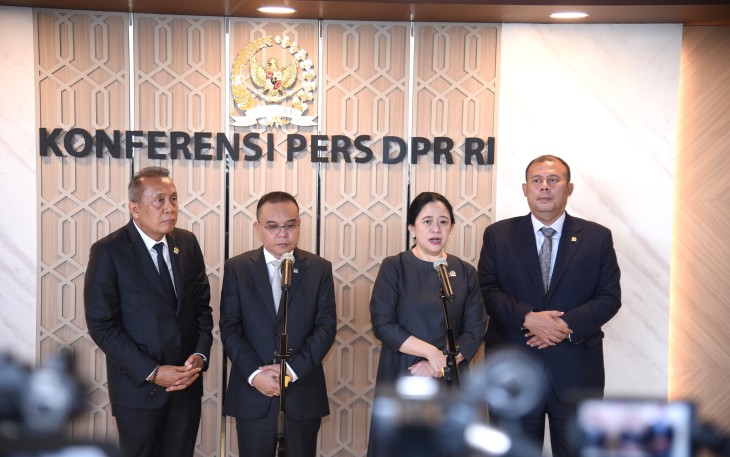 Ketua DPR RI Puan Maharani saat memberikan keterangan pers di Jakarta, Kamis (23/10)