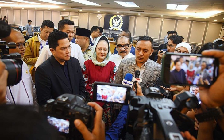 Ketua Komisi XIII Willy Aditya usai rapat dengan Wamenpora Taufik Hidayat, Ketua Umum PSSI Erick Thohir, Wakil Ketua Umum PSSI Zainudin Amali, serta Dirjen Administrasi Hukum Umum Kemenkumham RI Widodo, di Ruang Rapat Kerja Komisi XIII, Gedung Nusantara II, DPR RI, Rabu (5/3/2025)