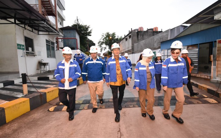 Ketua Komisi XII DPR RI Bambang Patijaya, saat memimpin tim Komisi XII DPR RI dalam inspeksi mendadak (sidak) ke Stasiun Pengisian Bulk Elpiji (SPBE) PT Sodikun dan sub-pangkalan di Jakarta Barat, Senin (10/2/2025)